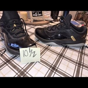 Jordan Kids Black and Gold Sneakers